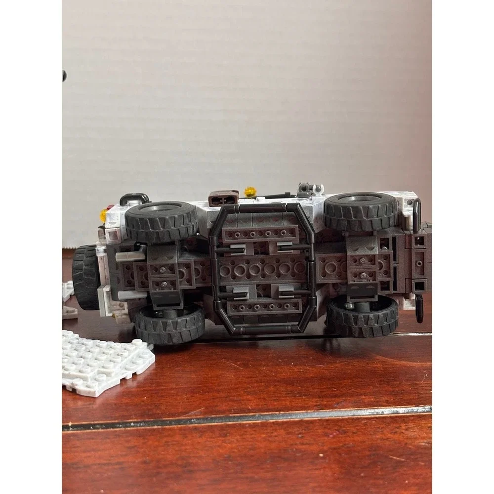 Mega Bloks Call of Duty Arctic Recon Military Truck and Checkpoint Building Set